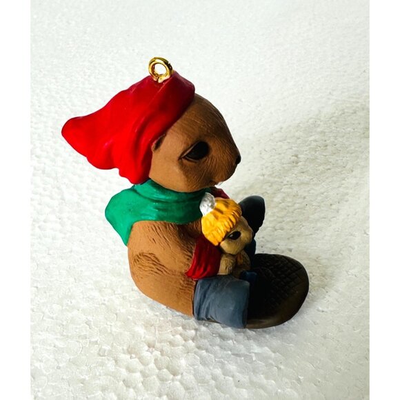 VTG 1992 Hallmark Toboggan Tail Keepsake Ornament Beaver & Baby Sledding Fun - Picture 7 of 13